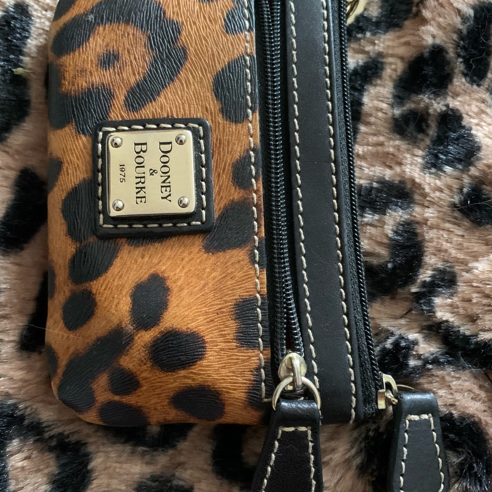 Dooney & Bourke
Key ring coin purse 👛 - Picture 8 of 8
